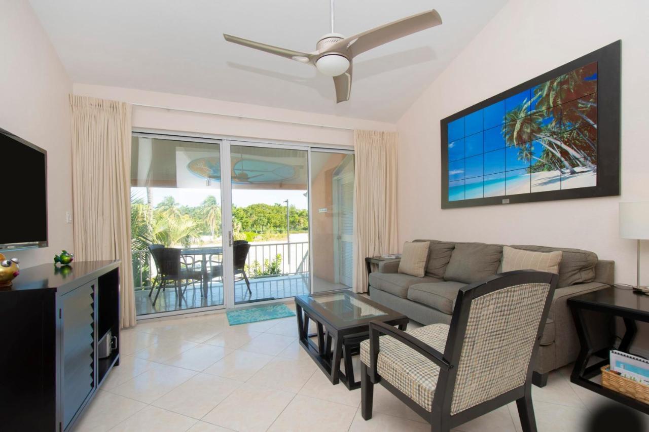 Beach Living At Island Pine Villas Blaw George Town Extérieur photo