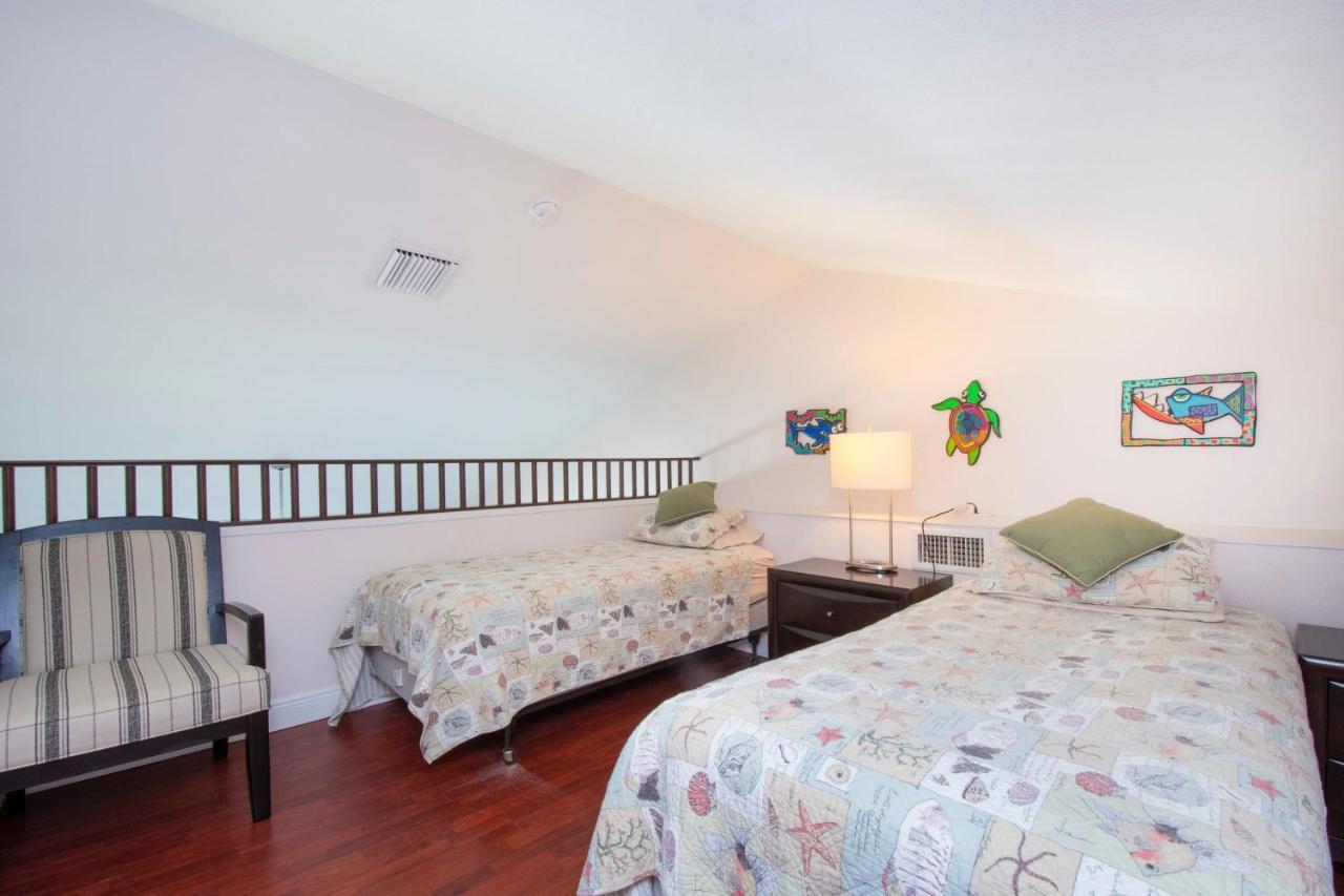 Beach Living At Island Pine Villas Blaw George Town Extérieur photo